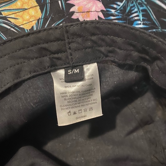 2 bucket hats - Picture 2 of 5